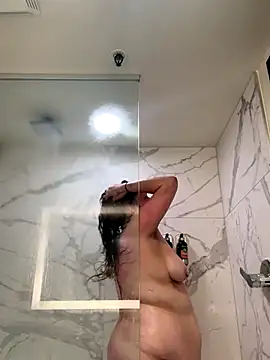 Snapshot of Rosalee2 chatting on September 18, 2025, 12:18 pm Rosalee2 online show from September 18, 2025, 12:18 pm