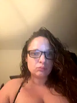 Snapshot of Rosalee2 chatting on October 12, 2025, 6:01 am Rosalee2 online show from October 12, 2025, 6:01 am