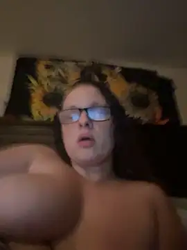 Snapshot of Rosalee2 chatting on October 15, 2025, 10:15 am Rosalee2 online show from October 15, 2025, 10:15 am