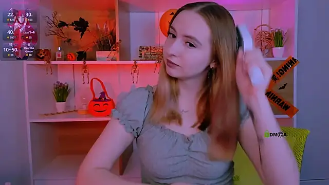 mila glow1 online show from October 30, 2025, 8:31 pm