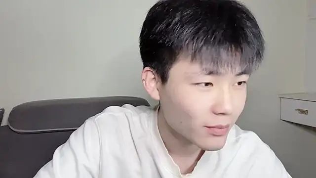 xiaoyang5200 online show from November 2, 2025, 1:35 pm