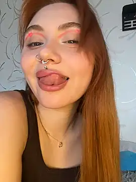 LunaMillie online show from March 22, 2026, 11:35 am