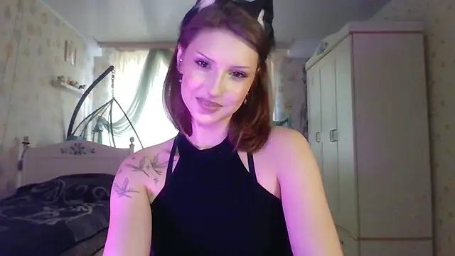 Snapshot of RuxaShade chatting on October 31, 2025, 11:22 am RuxaShade online show from October 31, 2025, 11:22 am