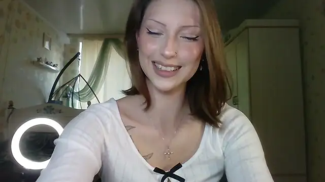 Snapshot of RuxaShade chatting on November 14, 2025, 11:09 am RuxaShade online show from November 14, 2025, 11:09 am