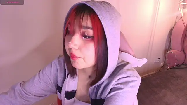 sophiievv online show from October 1, 2025, 7:20 pm