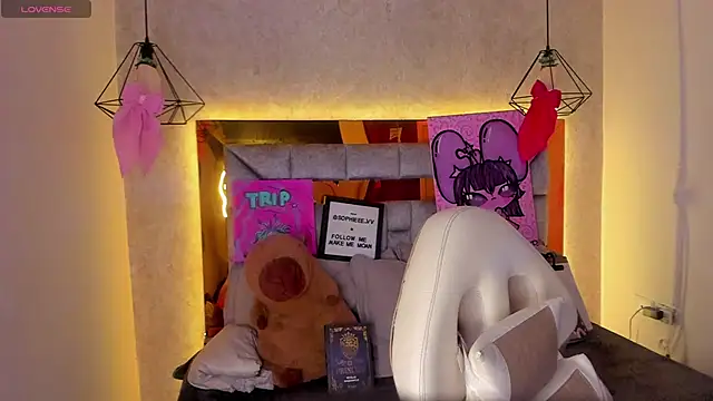 sophiievv online show from December 2, 2025, 7:09 pm