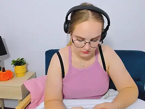 AliceCrazy69 online show from November 4, 2025, 12:04 pm