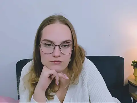 AliceCrazy69 online show from December 18, 2025, 4:02 pm