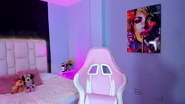 SammyRose  online show from October 15, 2025, 7:14 pm