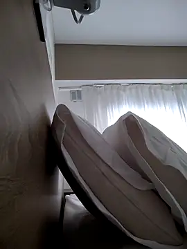 lauflor online show from February 21, 2026, 1:01 pm