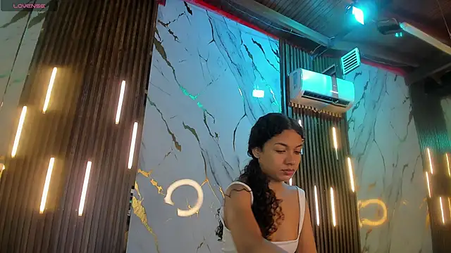 VictoriaDuart online show from February 26, 2026, 8:30 pm