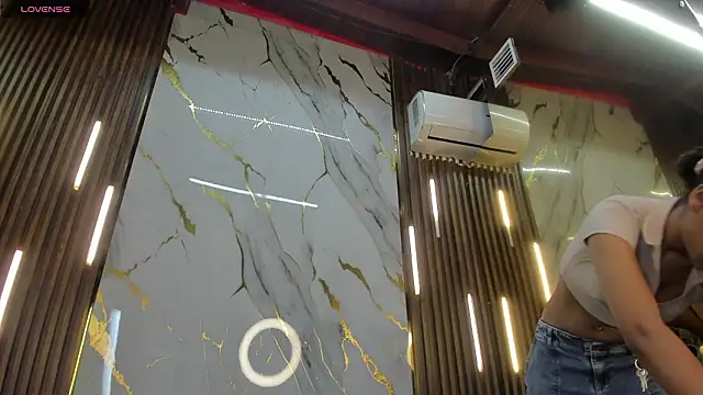 VictoriaDuart online show from March 4, 2026, 9:21 pm