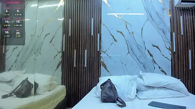 VictoriaDuart online show from April 13, 2026, 8:03 pm