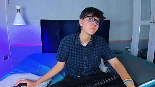 Tsuki Maru online show from September 18, 2025, 8:33 pm