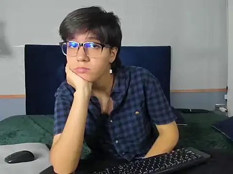 Tsuki Maru online show from October 7, 2025, 3:09 pm