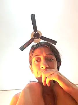 Evneet27 Saavu online show from February 19, 2026, 4:08 am