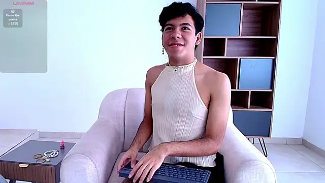 E R O S  online show from November 7, 2025, 7:47 pm