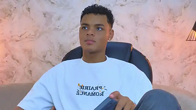 Valentino Thompson online show from October 5, 2025, 7:56 pm