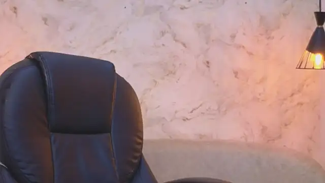 Valentino Thompson online show from October 7, 2025, 7:44 pm