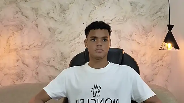 Valentino Thompson online show from October 8, 2025, 7:44 pm