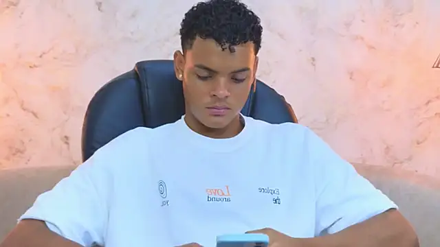 Valentino Thompson online show from October 9, 2025, 8:18 pm