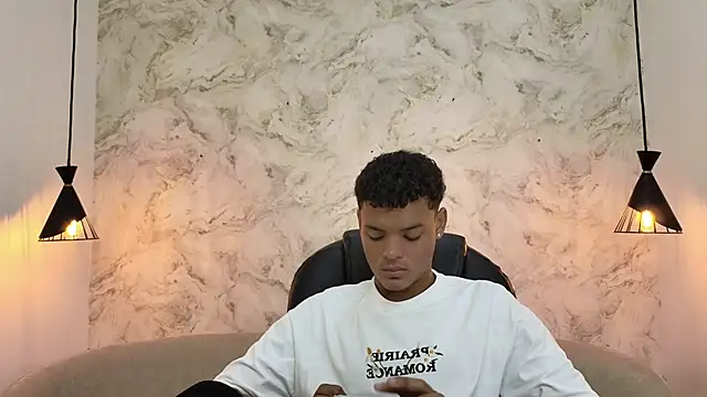 Valentino Thompson online show from October 12, 2025, 7:35 pm