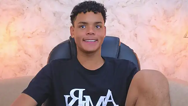 Valentino Thompson online show from October 13, 2025, 7:58 pm