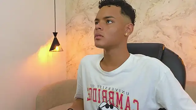 Valentino Thompson online show from October 21, 2025, 7:58 pm