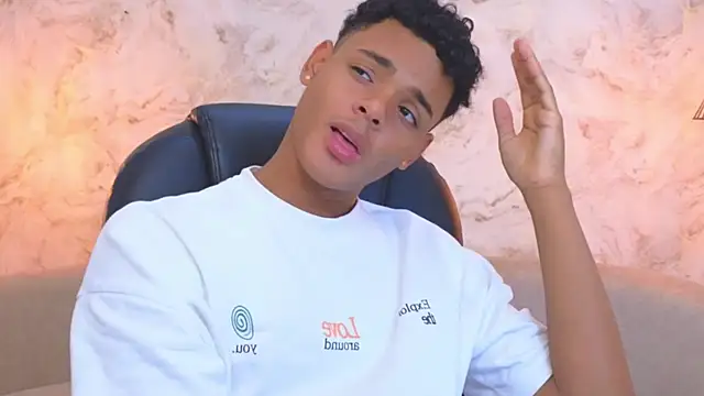 Valentino Thompson online show from October 27, 2025, 8:02 pm