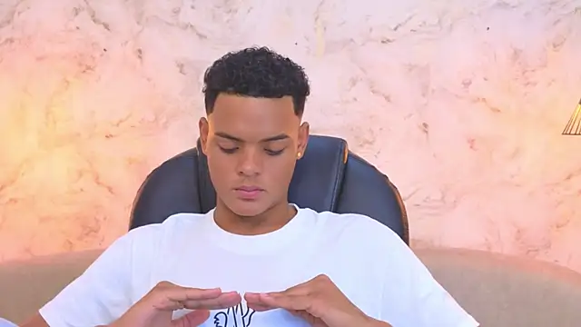 Valentino Thompson online show from October 28, 2025, 8:44 pm