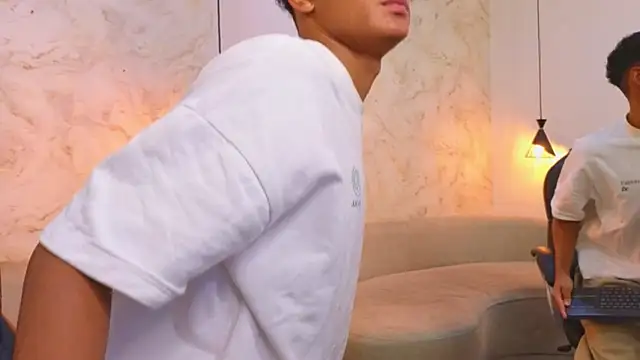 Valentino Thompson online show from November 5, 2025, 7:47 pm