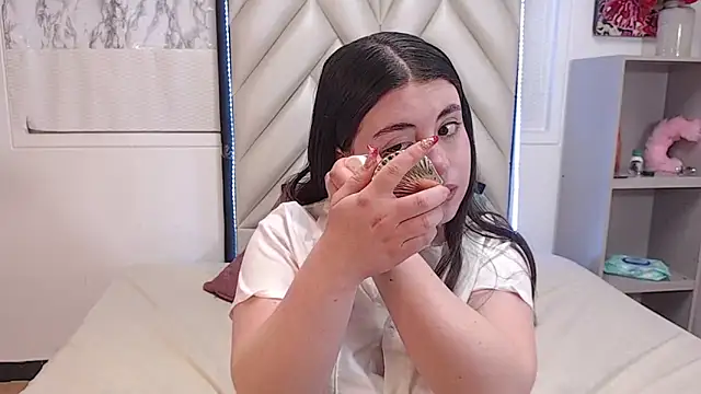 Vicluxxx online show from October 16, 2025, 1:12 pm