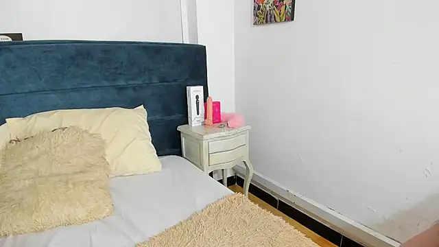 Vicluxxx online show from April 1, 2026, 1:23 pm