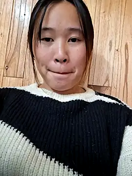 ALIENHR38 online show from November 12, 2025, 1:11 pm