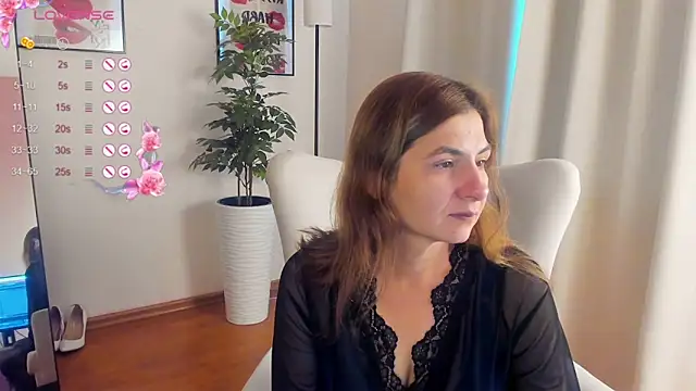 Snapshot of GraceGree chatting on September 21, 2025, 8:49 am GraceGree online show from September 21, 2025, 8:49 am