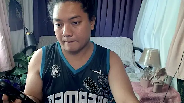 QueenieBrooks online show from March 24, 2026, 7:35 am