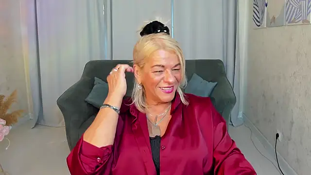 AnittaHarris online show from October 10, 2025, 7:40 am