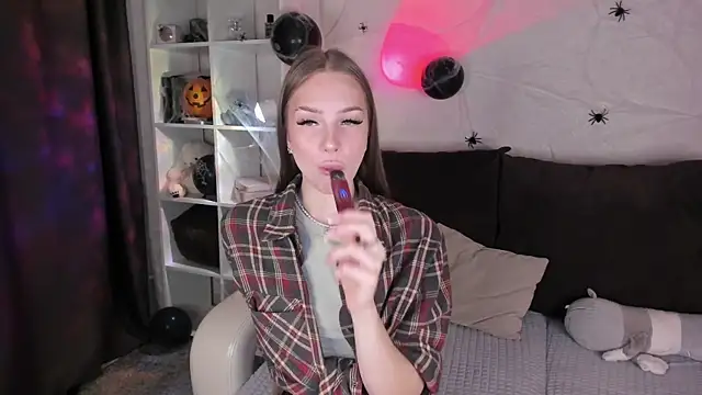 AliceLababy  online show from October 30, 2025, 4:14 am