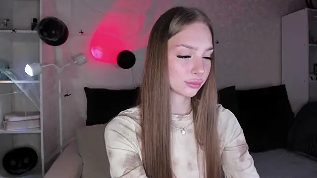 AliceLababy  online show from November 2, 2025, 4:15 am