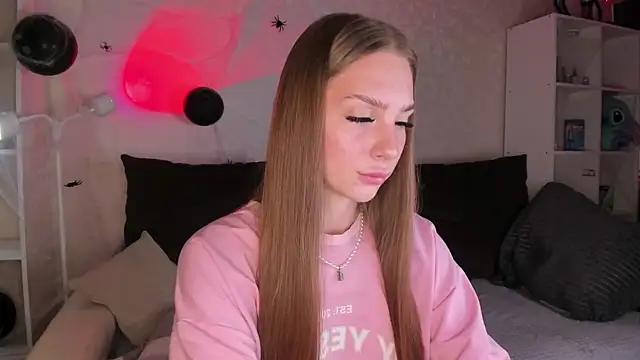 AliceLababy  online show from November 3, 2025, 3:41 am