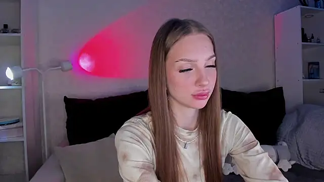 AliceLababy  online show from November 13, 2025, 3:16 am