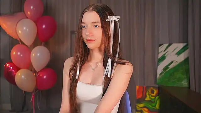 RoxieBolich online show from October 9, 2025, 1:42 pm