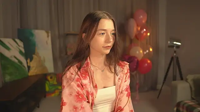 RoxieBolich online show from October 13, 2025, 1:44 pm