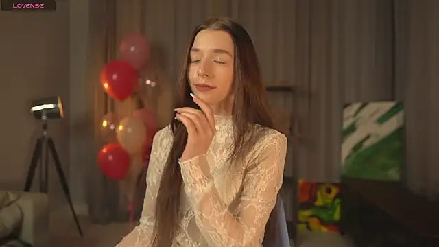 RoxieBolich online show from October 14, 2025, 3:02 pm