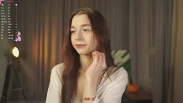 RoxieBolich online show from November 9, 2025, 1:42 pm