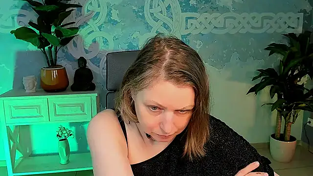 Snapshot of TiffanyBrauny chatting on September 23, 2025, 9:23 am TiffanyBrauny online show from September 23, 2025, 9:23 am