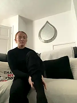 RedHeadRoxyUK online show from December 5, 2025, 10:46 am