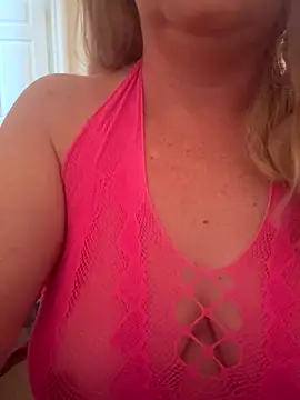 Snapshot of Zoe-101 chatting on October 30, 2025, 1:56 pm Zoe-101 online show from October 30, 2025, 1:56 pm