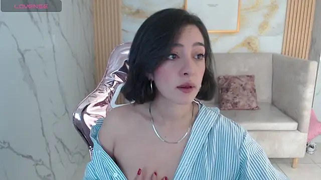 sara lopez s online show from October 8, 2025, 2:04 pm