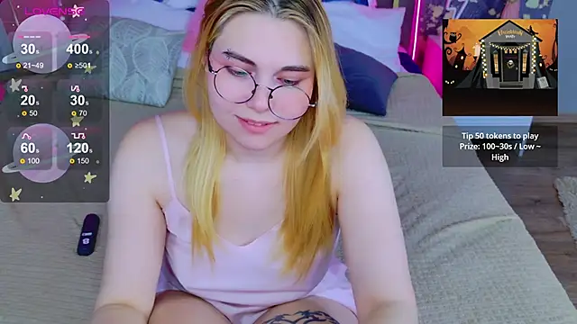 Snapshot of Evie_Vall chatting on October 20, 2025, 3:23 pm Evie Vall online show from October 20, 2025, 3:23 pm